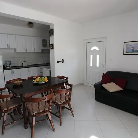 Apartments Mare Vinišće