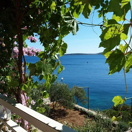 Apartments Mare Vinišće